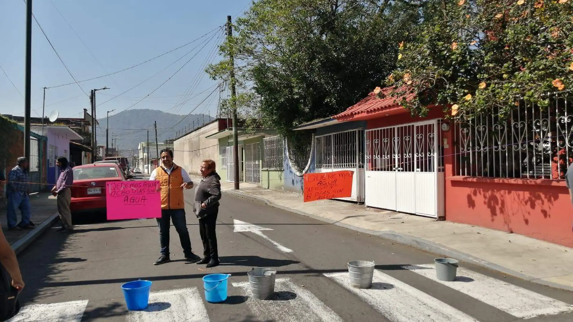 Bloquean colonia centro de Orizaba por falta de agua